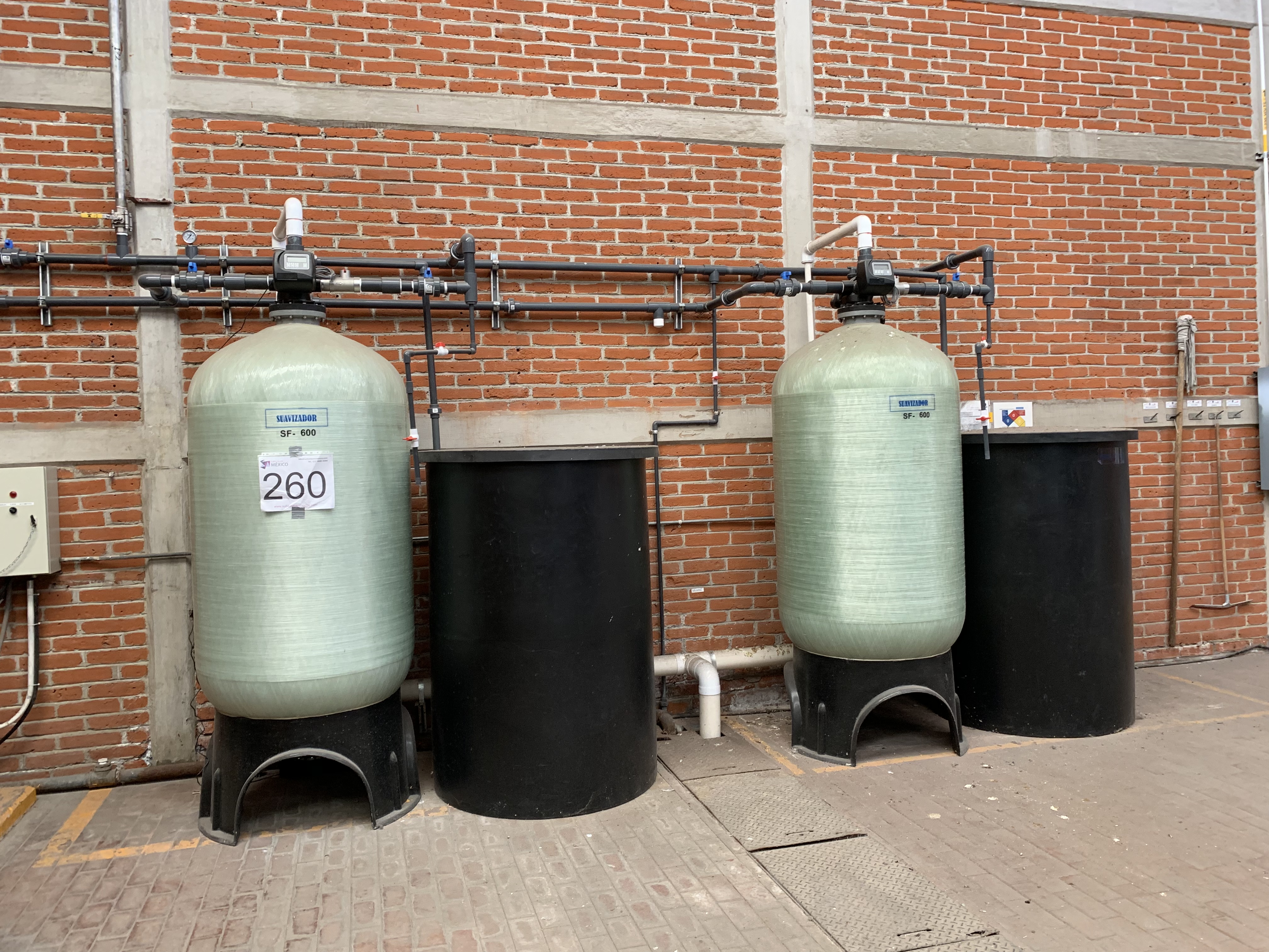 Lote 260 - Equipos de suavizacion de agua sf-600 nuevos, capacidad 900 kg cada tanque