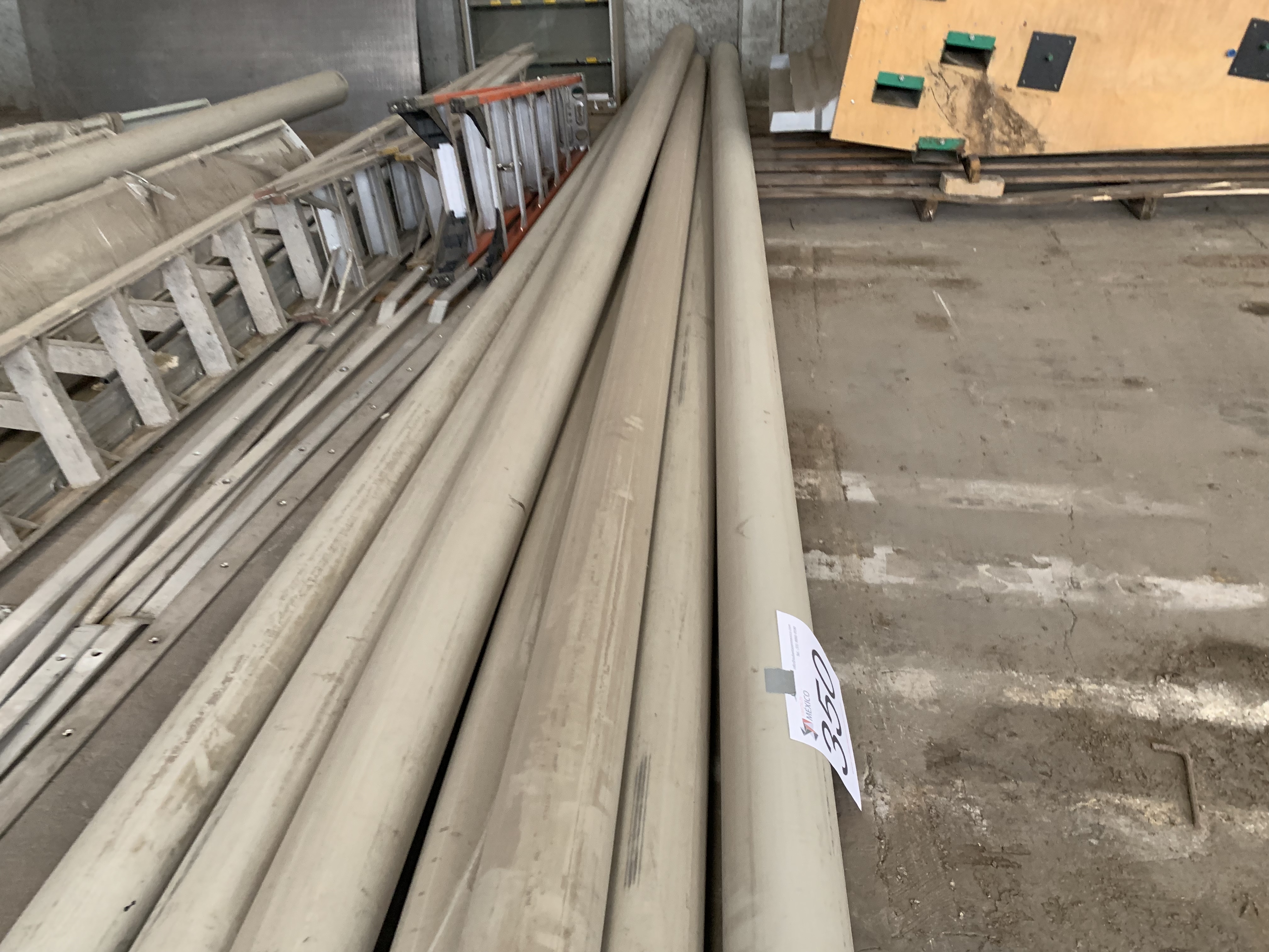 Lote 350 - 7 Tubos de PVC 5 1/2 pulg diametro X 6 m largoX 8 mm espesor