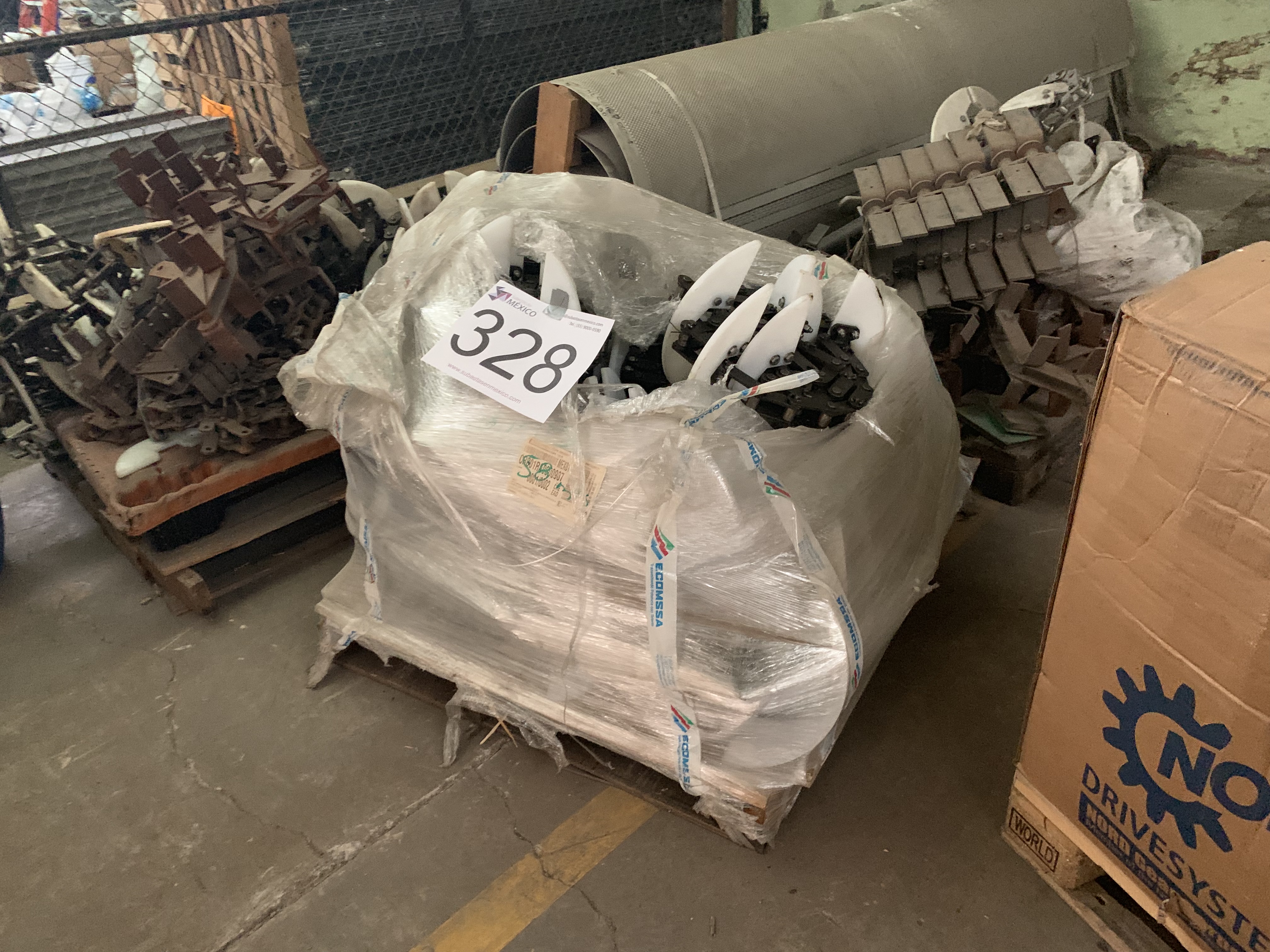Lote 328 - 58 m de cadena nueva para arrastre curvo 35 cm diámetro x 12 cm profundidad