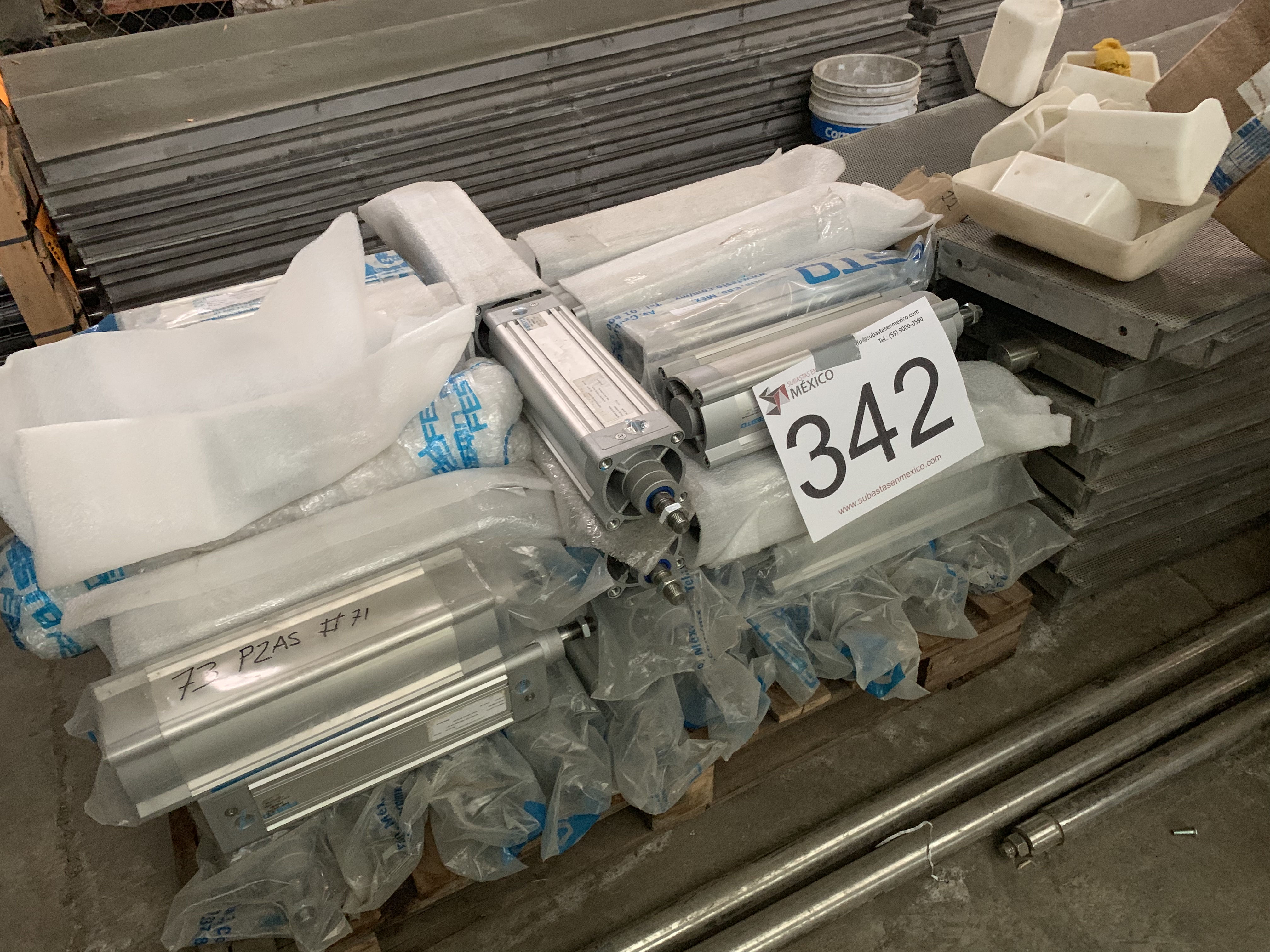 Lote 342 - 60 Cilindros neumáticos marca FESTO DSBC -100-250-PPVA-N3 para descarga de secador 2 - Imagen 2
