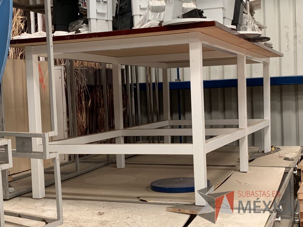 Lote 007 - Lote con más de 1,700 artículos, Stand´s, Marcos de Acero y Mobiliario (más de 550 sillas), Unifila, Tarimas... - Imagen 363