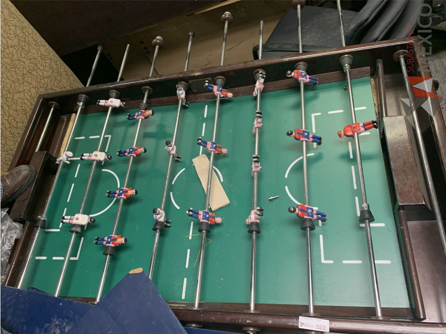Lote 011 - 22 Archiveros, 65 Mamparas, 6 Sofás, Cubiertas, Puerta Blindada, Futbolito...