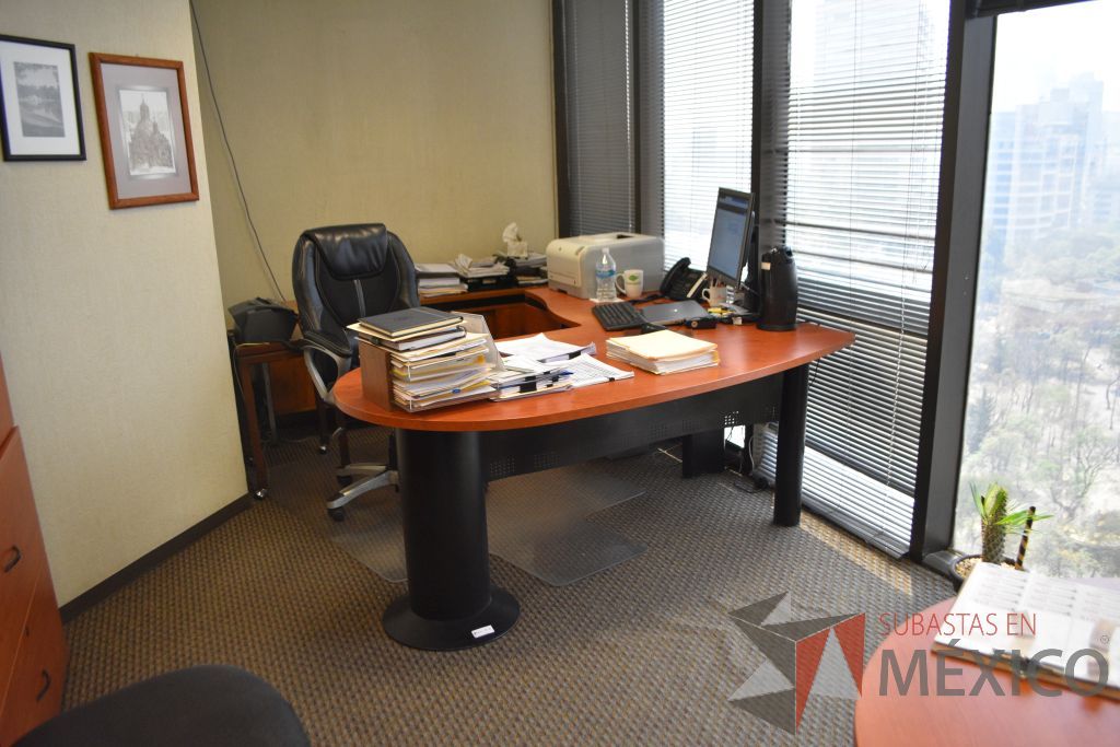 Lote 005 - Oficina ejecutiva, escritorio, credenza, archivero, mesa de apoyo - Imagen 4