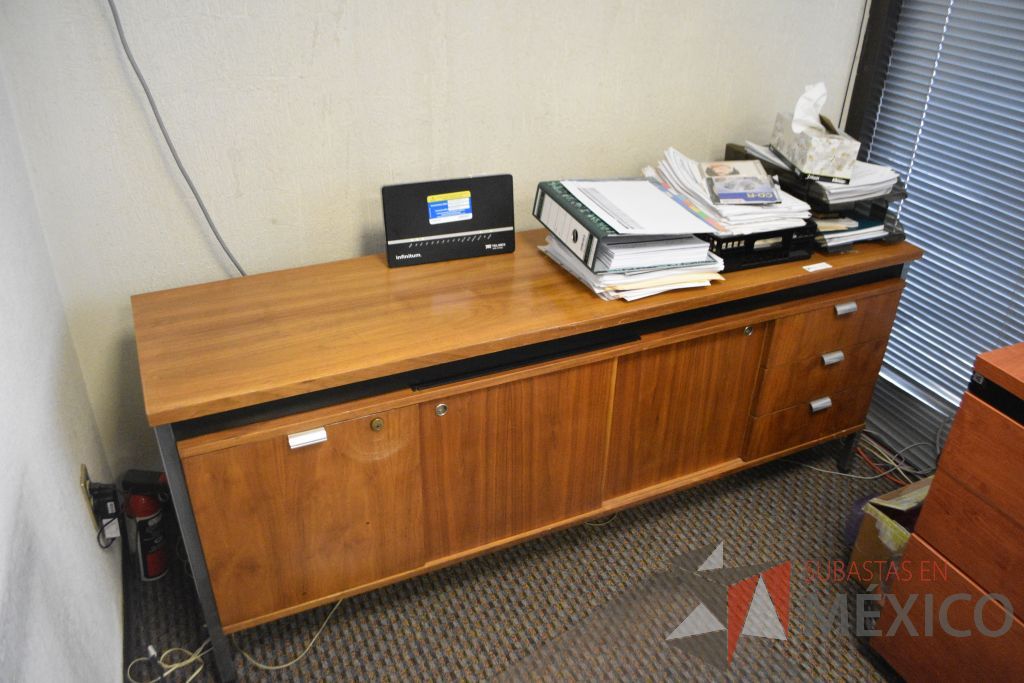Lote 005 - Oficina ejecutiva, escritorio, credenza, archivero, mesa de apoyo - Imagen 12
