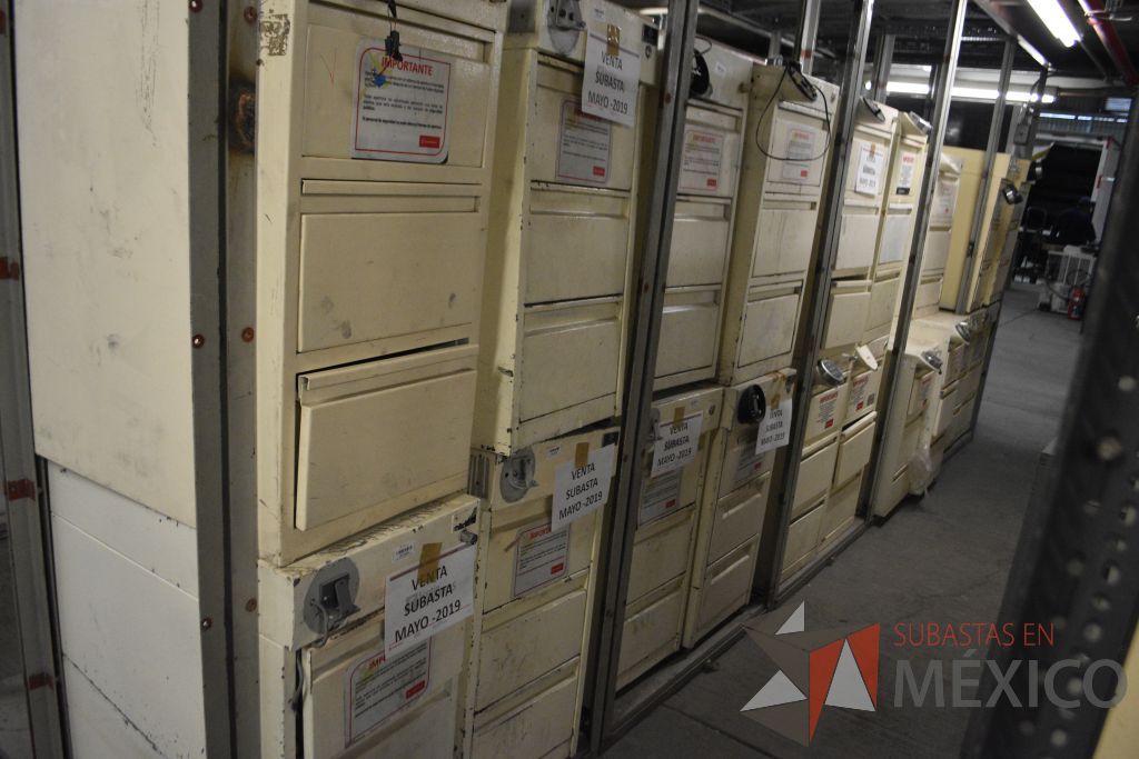 Lote 001 - 15 Cajoneras Temporizadas, 30 Trituradoras de Papel, 70 Lámparas de Luz Negra