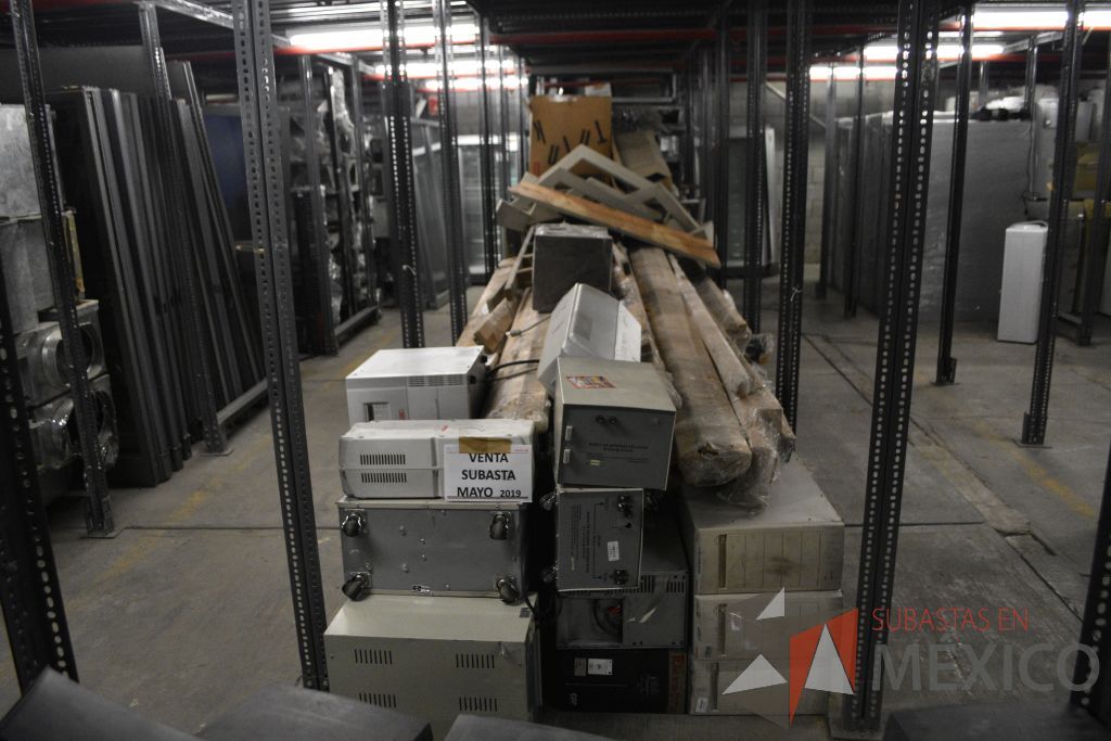Lote 008 - UPS´s, Bancos de Baterías, Reguladores, Mamparas, Sillones - Imagen 24