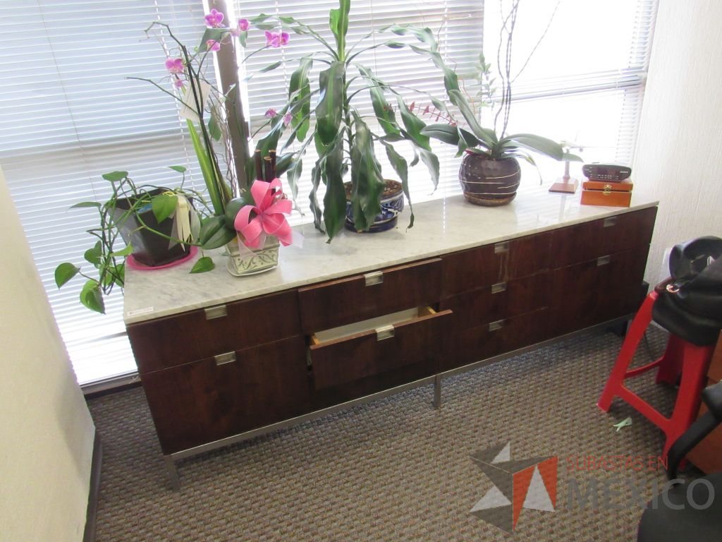 Lote 062 - Escritorio en escuadra y Credenza con cubierta tipo mármol - Imagen 14