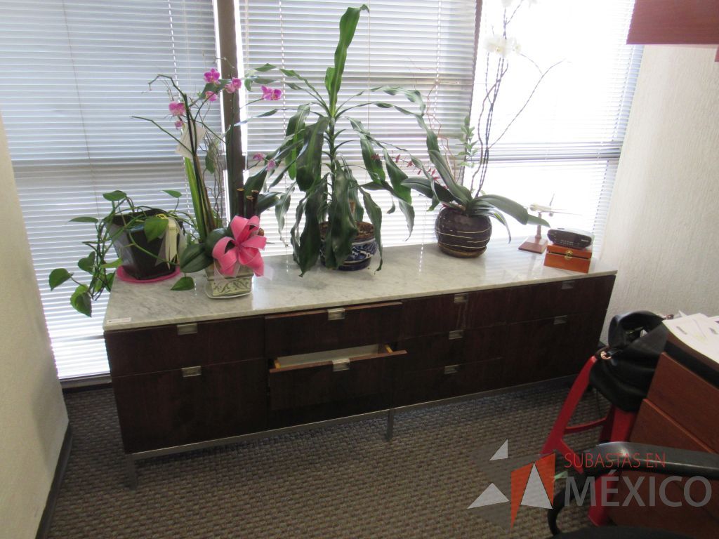 Lote 062 - Escritorio en escuadra y Credenza con cubierta tipo mármol - Imagen 13
