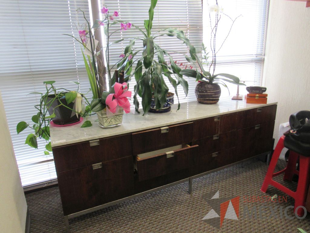 Lote 062 - Escritorio en escuadra y Credenza con cubierta tipo mármol - Imagen 11