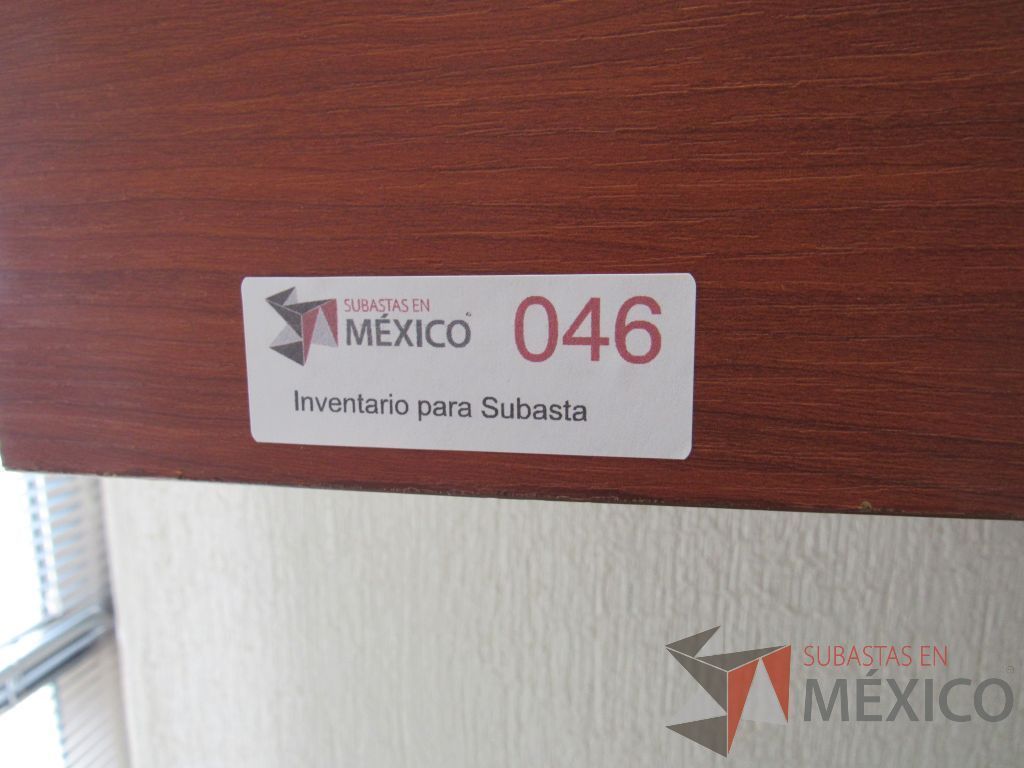 Lote 062 - Escritorio en escuadra y Credenza con cubierta tipo mármol - Imagen 10