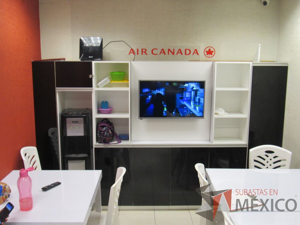 Lote 022 - Mueble para TV con 5 entrepaños y 7 puertas - Imagen 2