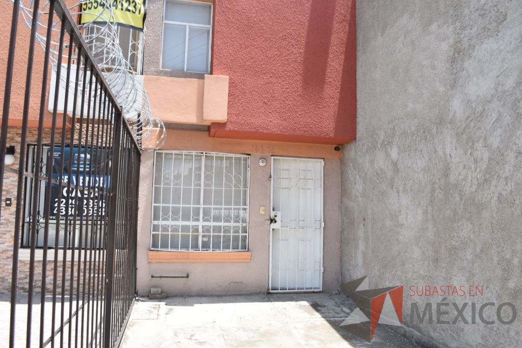Lote 001 - Casa Habitación ubicada en Tecámac, 3 niveles, 4 recámaras, 2 baños y medio
