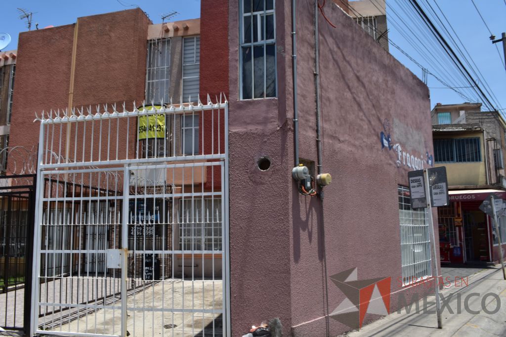 Lote 001 - Casa Habitación ubicada en Tecámac, 3 niveles, 4 recámaras, 2 baños y medio - Imagen 3
