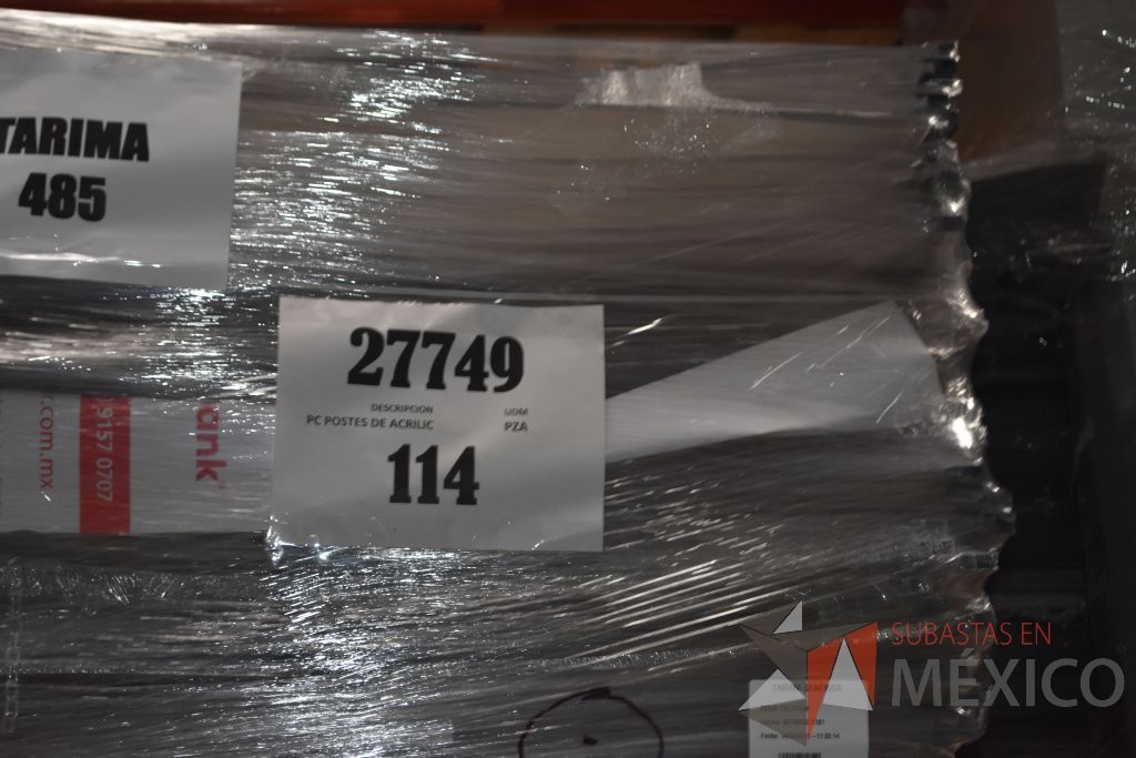 Lote 017 - 476 Artículos, Vidrio, Postes Acrílicos, Banners, Mamparas - Imagen 7