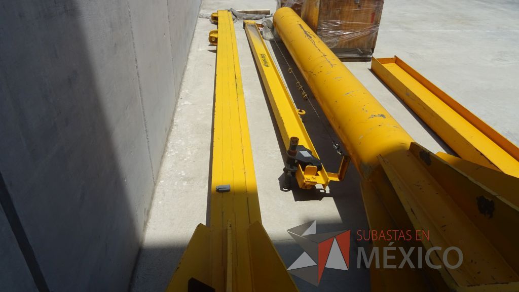 Lote 004 - Grua Tipo Jip Crane (Columna + Brazo), 2000 Lbs, con Polipasto Eléctrico de Cadena Marca Yale