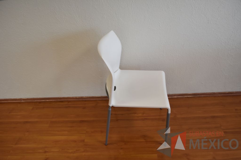 Lote 017 - 8 Sillas para comedor con 4 patas en metal. - Imagen 3