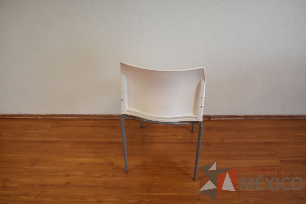 Lote 017 - 8 Sillas para comedor con 4 patas en metal. - Imagen 2