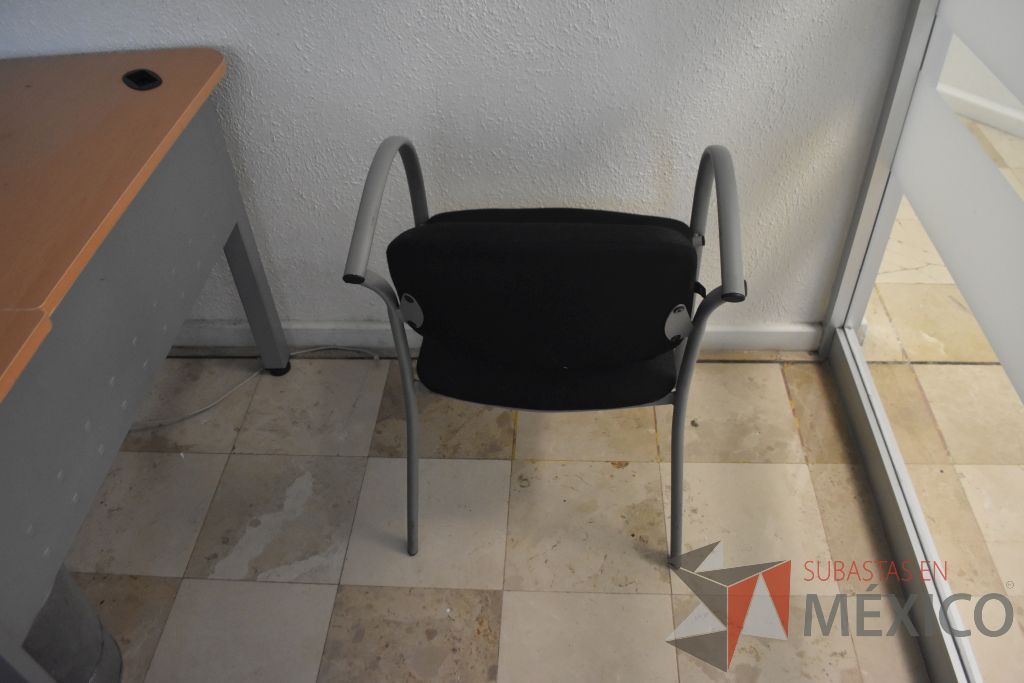 Lote 011 - Silla de visita con 4 patas metálicas - Imagen 3