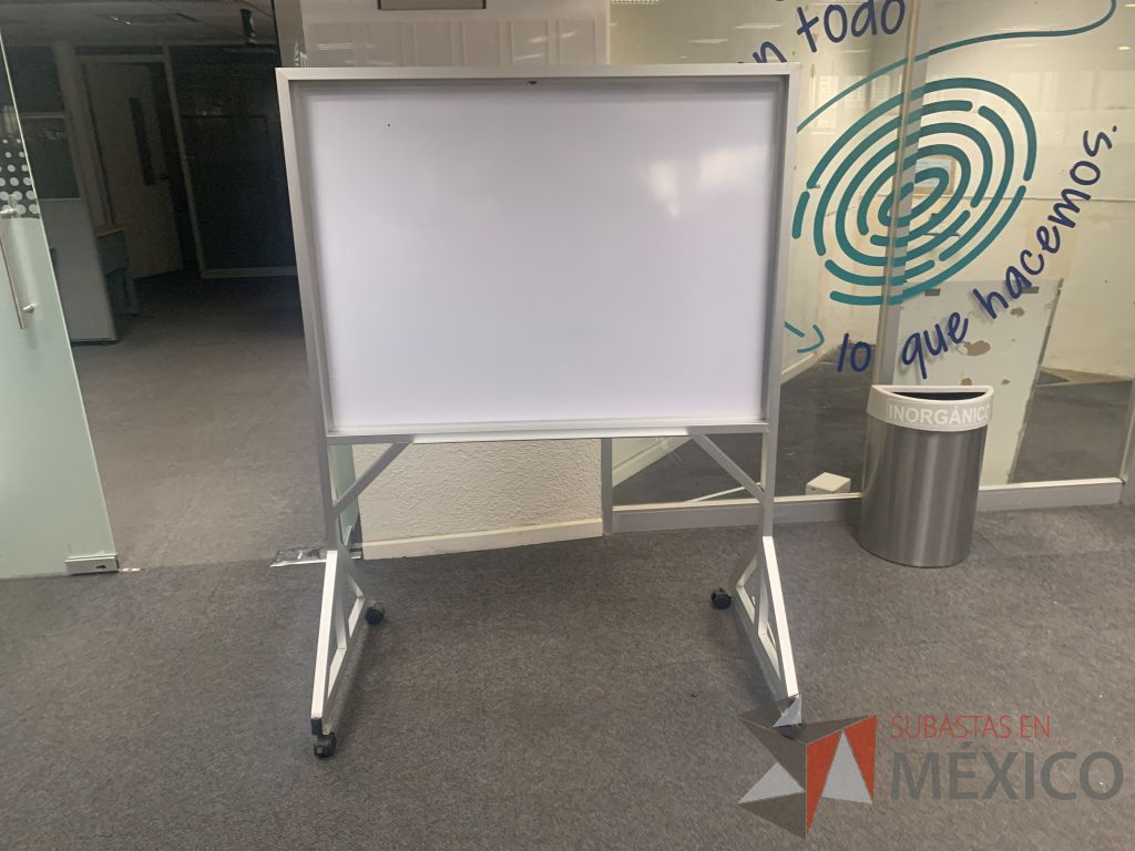 Lote 052 - Pizarrón blanco