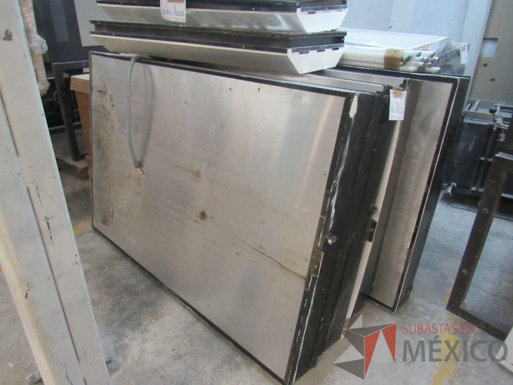 Lote 004 - 35 Ductos de aire acondicionado, 120 cubiertas de madera y 24 gabinetes. - Imagen 4