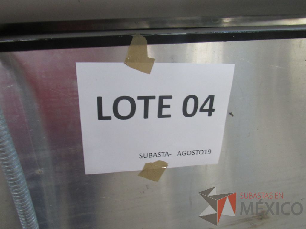Lote 004 - 35 Ductos de aire acondicionado, 120 cubiertas de madera y 24 gabinetes. - Imagen 15