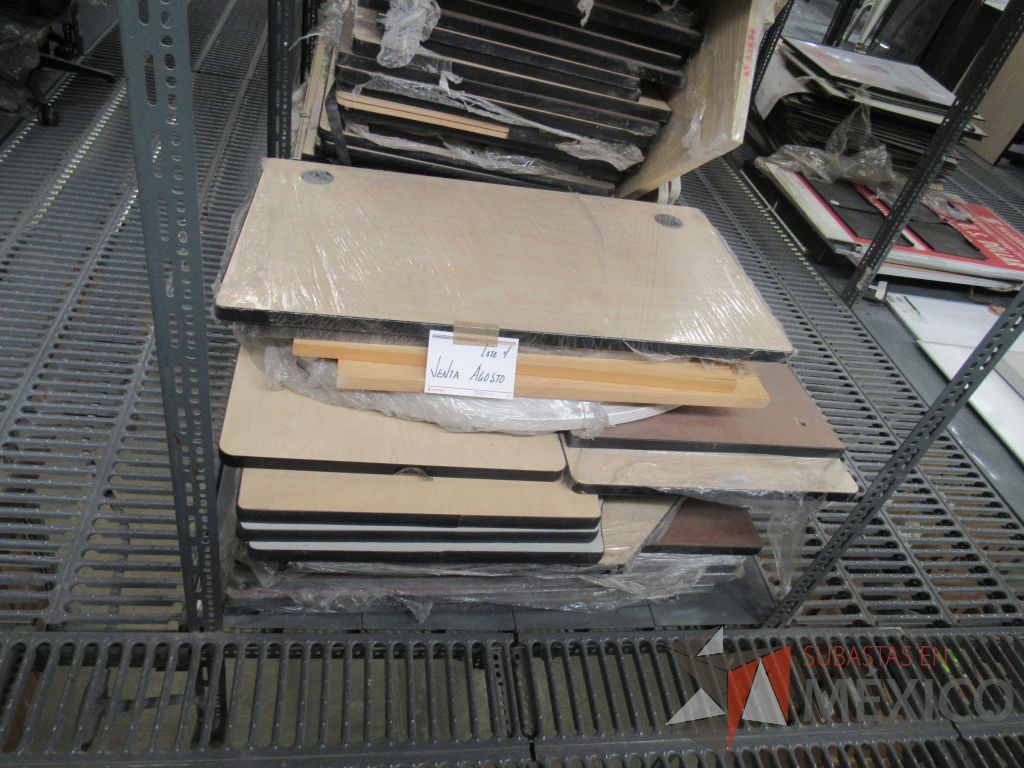 Lote 004 - 35 Ductos de aire acondicionado, 120 cubiertas de madera y 24 gabinetes. - Imagen 24