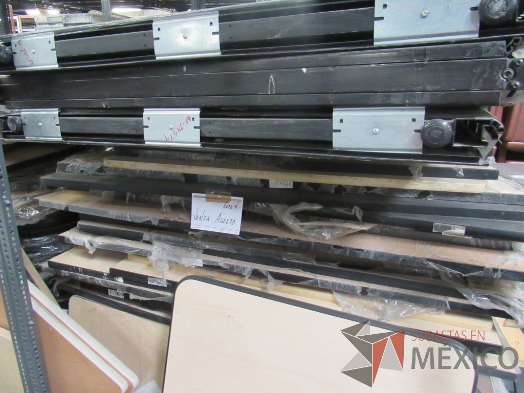 Lote 004 - 35 Ductos de aire acondicionado, 120 cubiertas de madera y 24 gabinetes. - Imagen 31