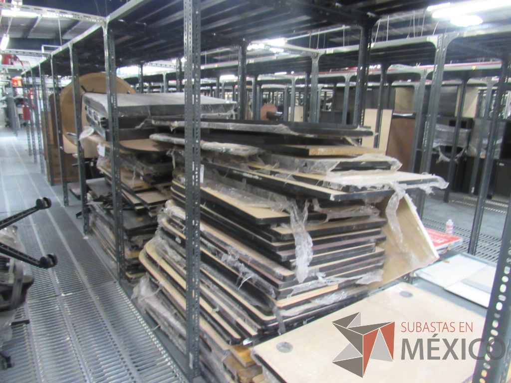 Lote 004 - 35 Ductos de aire acondicionado, 120 cubiertas de madera y 24 gabinetes. - Imagen 35