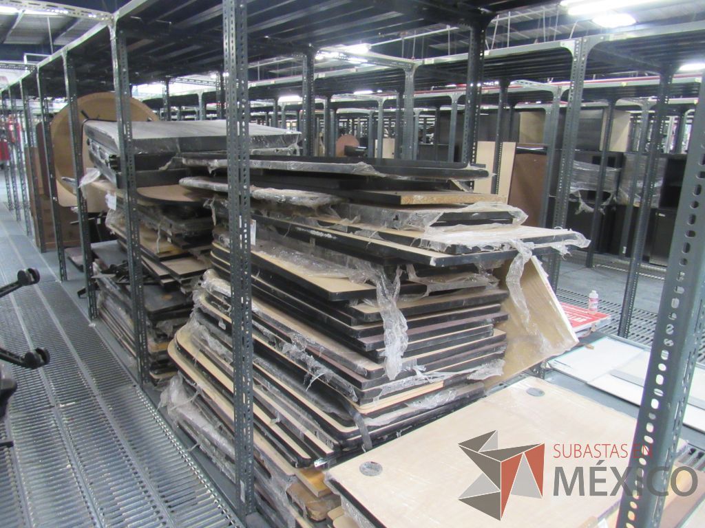 Lote 004 - 35 Ductos de aire acondicionado, 120 cubiertas de madera y 24 gabinetes. - Imagen 36
