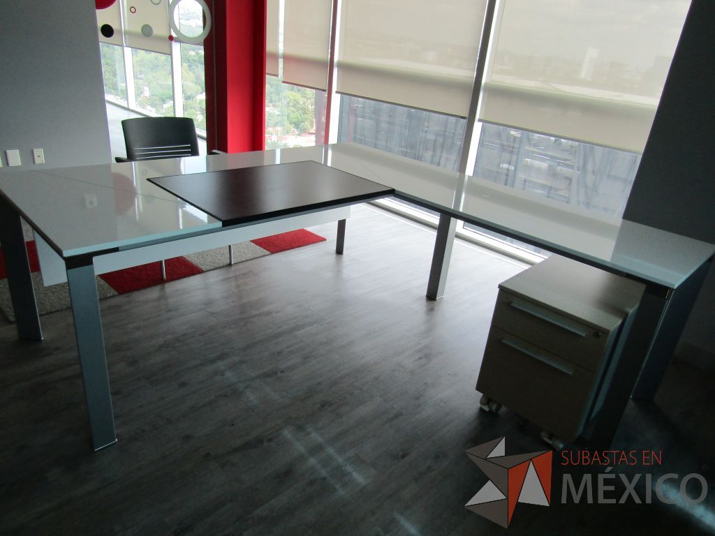 Lote 001 - Oficina de dirección, Escritorio, Archivero, Credenza - Imagen 2