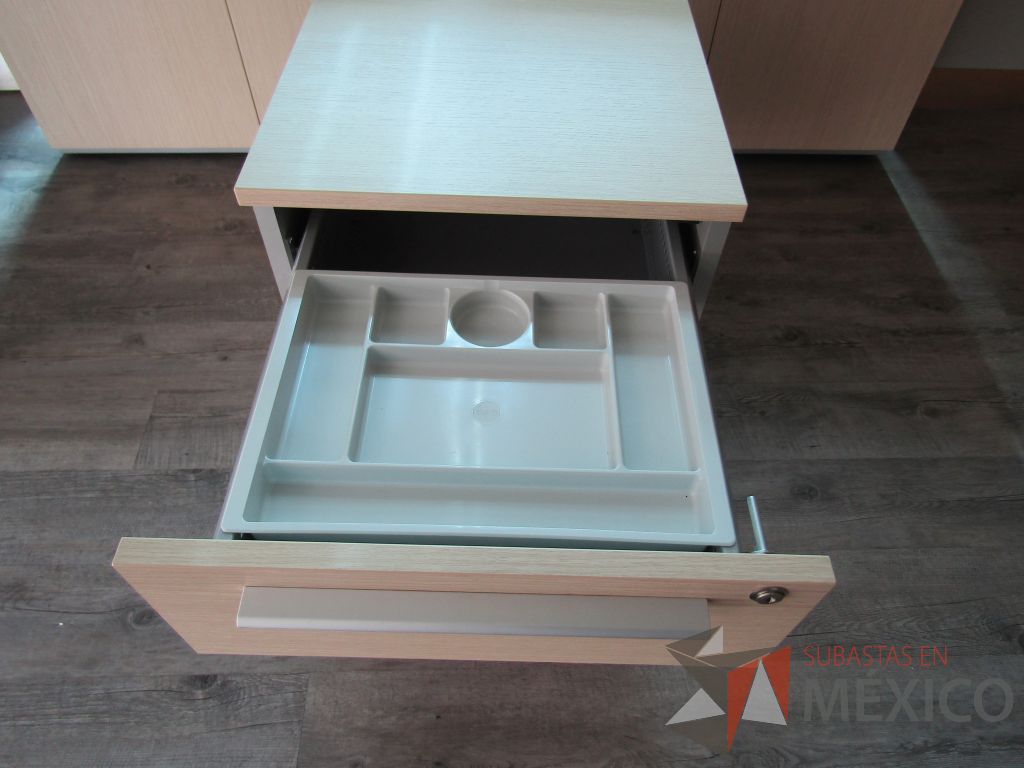 Lote 001 - Oficina de dirección, Escritorio, Archivero, Credenza - Imagen 4