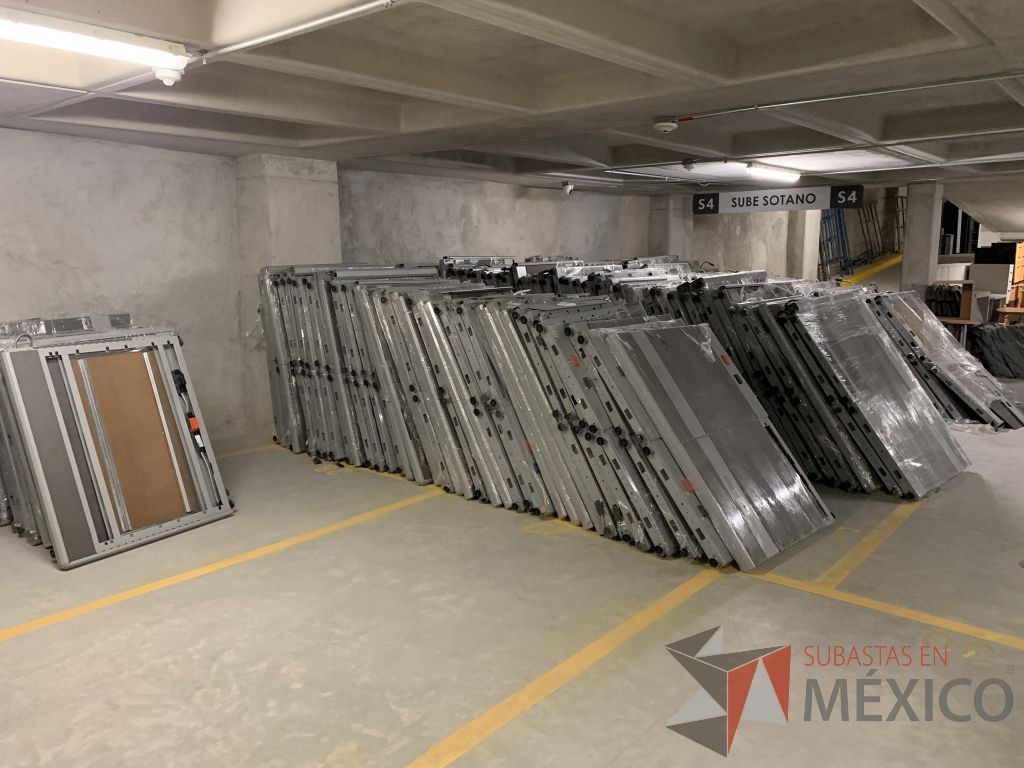 Lote 028 - 1,000 Componentes para estaciones de trabajo, Mamparas, Bases, Cubiertas, Archiveros - Imagen 6
