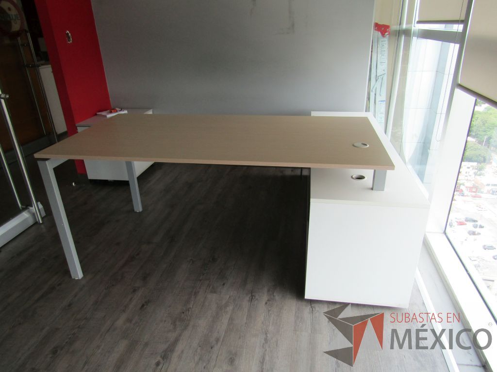 Lote 028 - Escritorio en escuadra con credenza y archivero vertical - Imagen 2