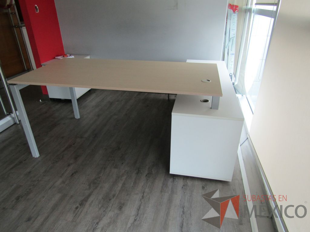 Lote 028 - Escritorio en escuadra con credenza y archivero vertical - Imagen 3