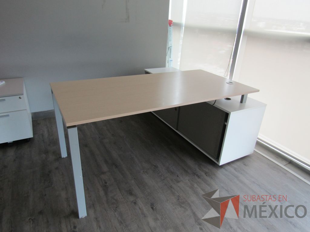 Lote 028 - Escritorio en escuadra con credenza y archivero vertical - Imagen 5