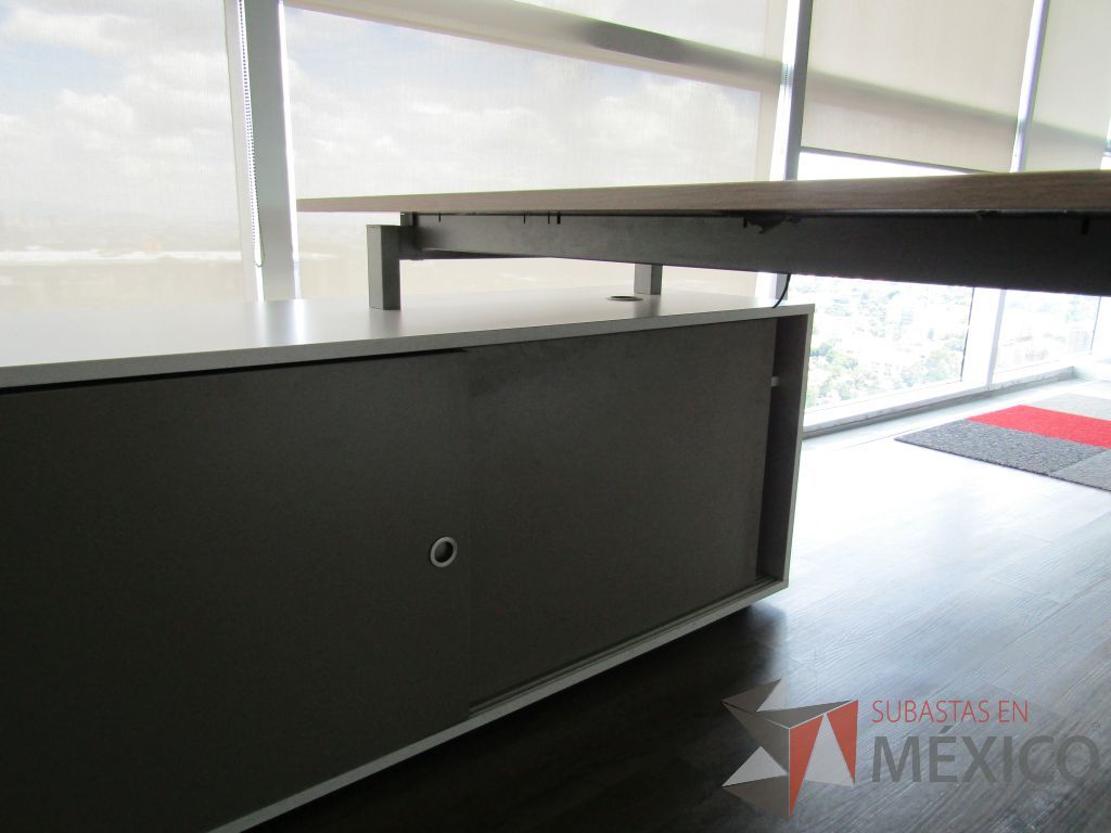 Lote 028 - Escritorio en escuadra con credenza y archivero vertical - Imagen 9