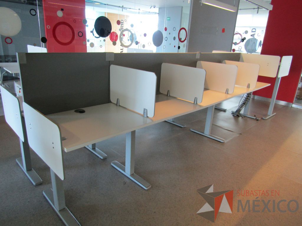 Lote 034 - Estación de trabajo para Call Center para 10 Personas y Mesa para Supervisor