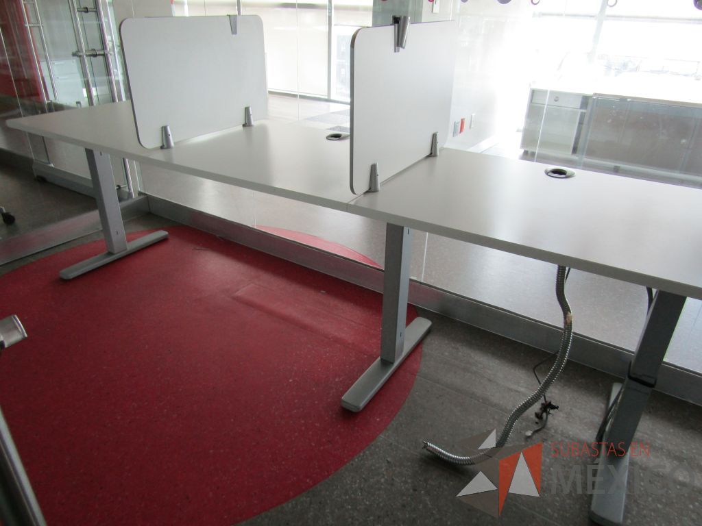 Lote 030 - Estación de Trabajo Tipo Call Center para 3 Personas con 3 Archiveros - Imagen 6