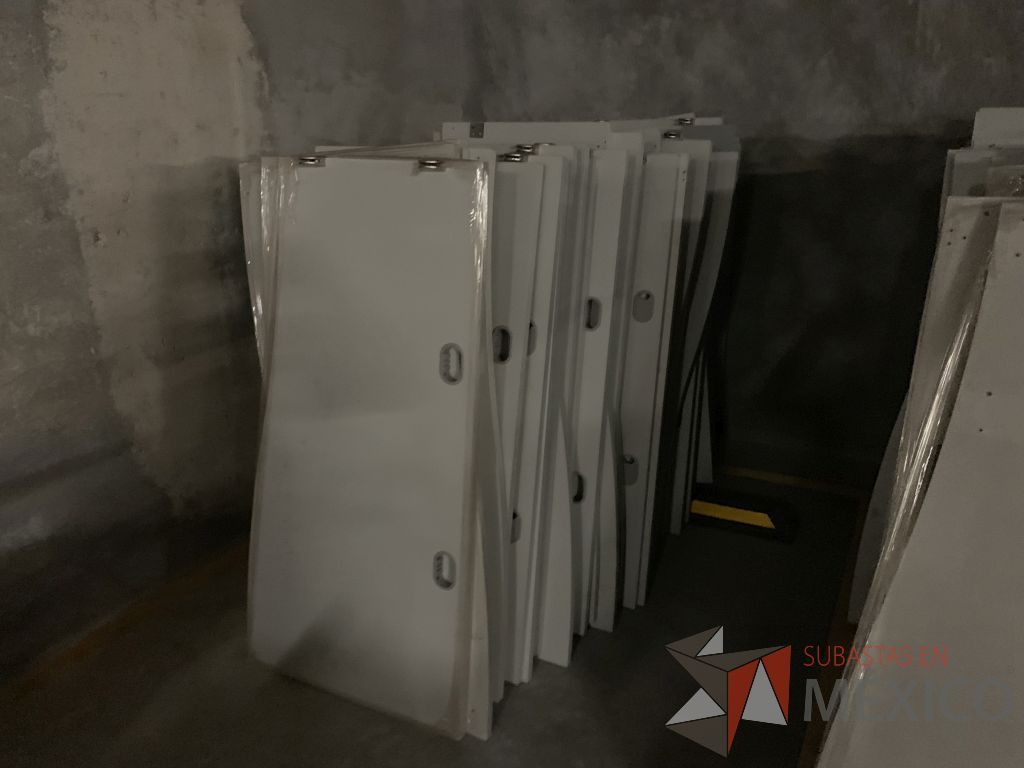 Lote 028 - 1,000 Componentes para estaciones de trabajo, Mamparas, Bases, Cubiertas, Archiveros - Imagen 81