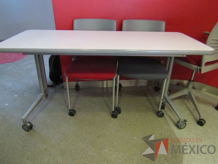 Lote 009 - Mesa Rectangular con Ruedas - Subastas en México