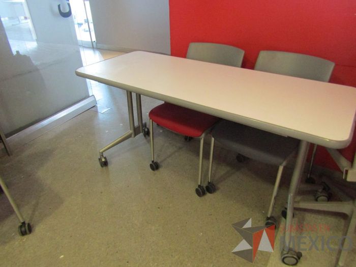 Lote 009 - Mesa Rectangular con Ruedas - Subastas en México