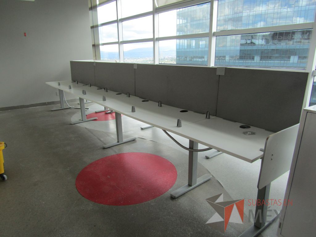Lote 013 - Estación de trabajo para Call Center para 14 Personas y Mesa para Supervisor - Imagen 3