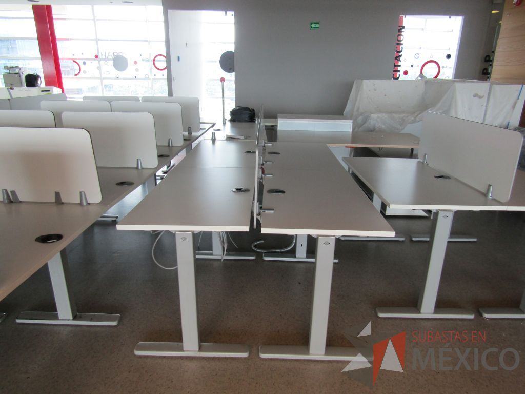 Lote 060 - Estación de Trabajo Lineal para 8 Personas tipo Call Center