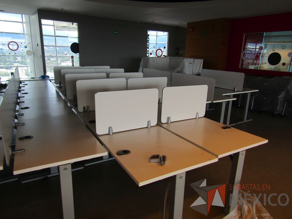 Lote 020 - Estación de Trabajo Lineal para 5 Personas tipo Call Center - Imagen 4