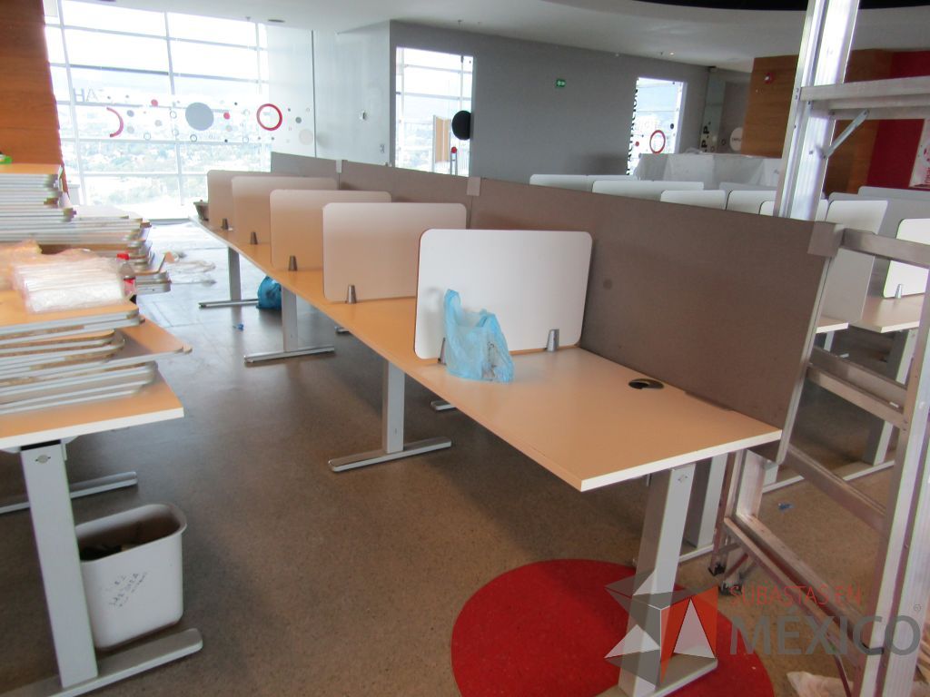 Lote 020 - Estación de Trabajo Lineal para 5 Personas tipo Call Center
