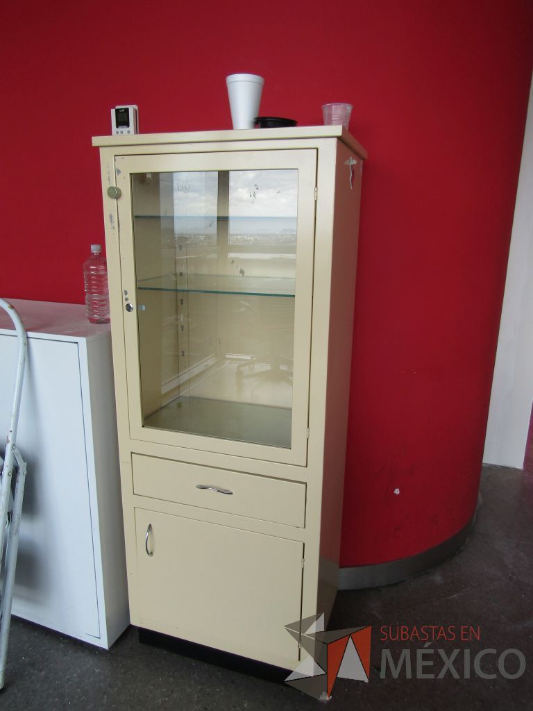 Lote 068 - Mueble con 1 Puerta de Vidrio, 1 Cajón y 1 Puerta Color Café - Imagen 3