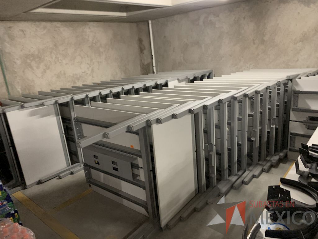 Lote 028 - 1,000 Componentes para estaciones de trabajo, Mamparas, Bases, Cubiertas, Archiveros - Imagen 89