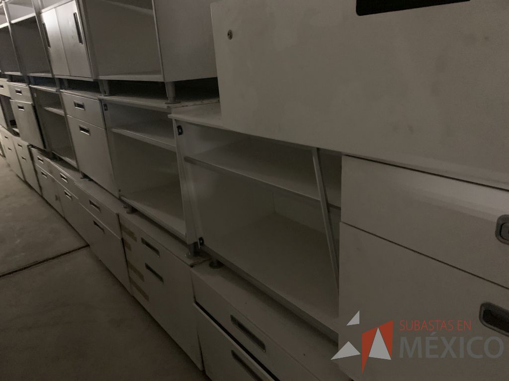 Lote 028 - 10 Gabinetes horizontales sin cajones con 4 patas metálicas - Imagen 3