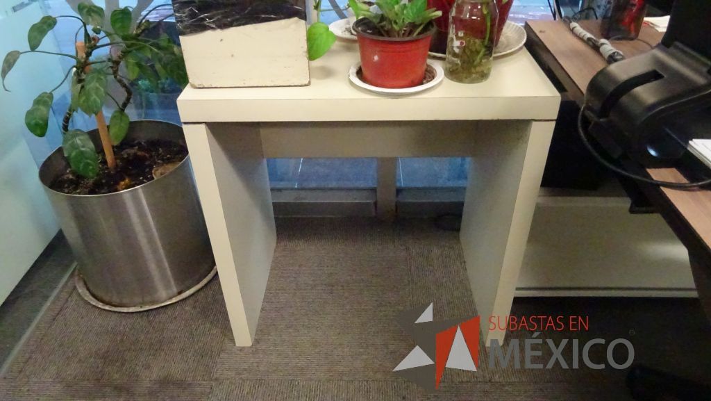 Lote 283 - Mueble de 1 entrepaño, credenza de 2 entrepaños, archivero vertical y mesa de apoyo - Imagen 12