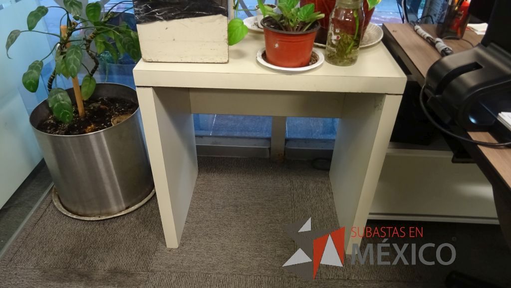 Lote 283 - Mueble de 1 entrepaño, credenza de 2 entrepaños, archivero vertical y mesa de apoyo - Imagen 9